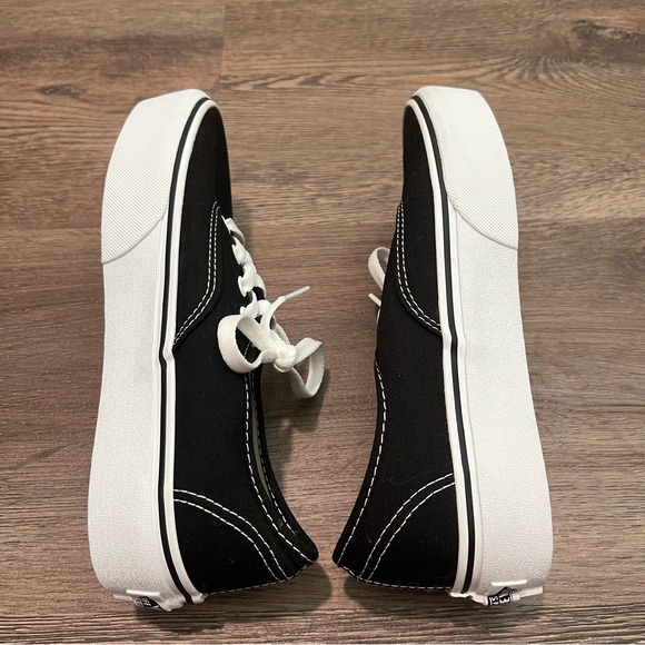 New Vans Black Authentic Shoe 6.5 Lifestyle, Original Icon, Lightweight Canvas - Picture 7 of 11